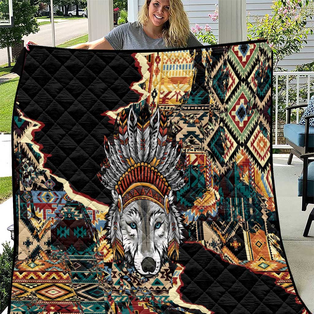 Native American Navajo Wolf Quilt Grunge Pattern
