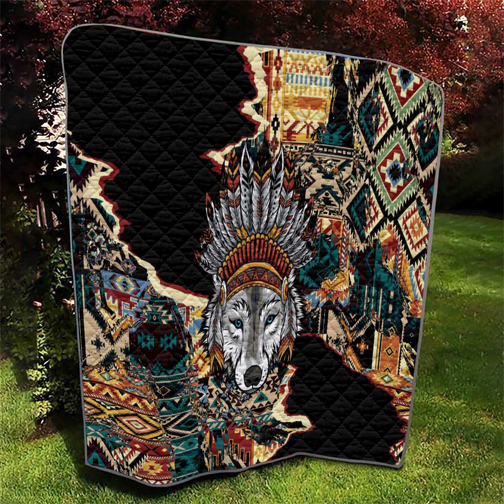 Native American Navajo Wolf Quilt Grunge Pattern