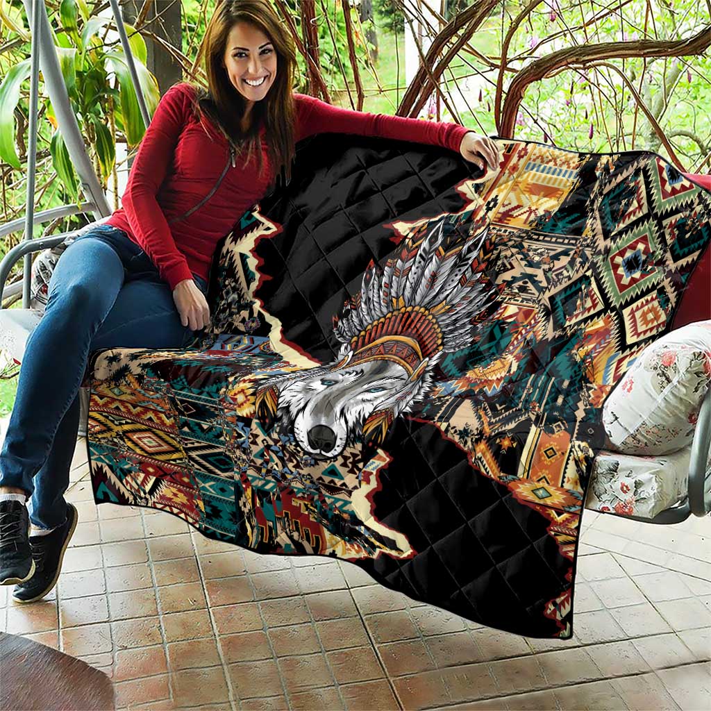 Native American Navajo Wolf Quilt Grunge Pattern
