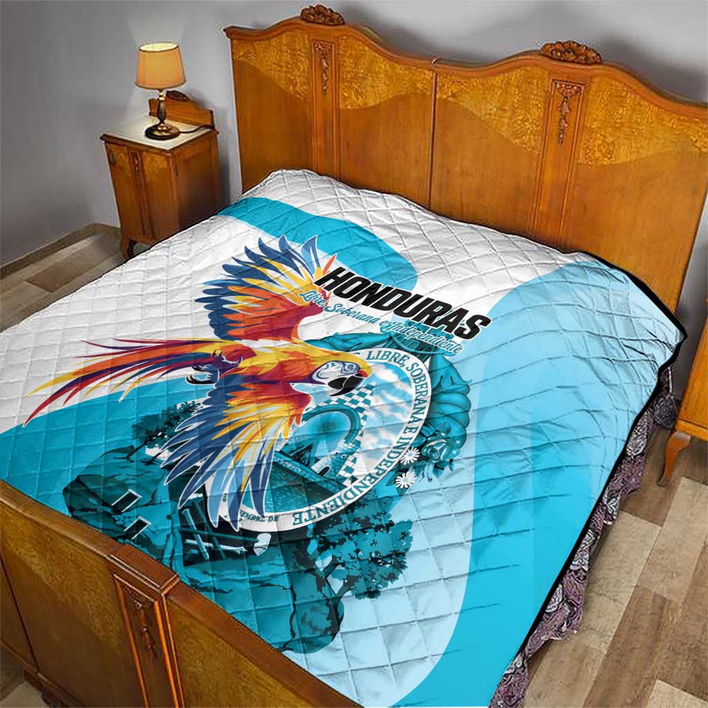 Honduras 1821 Quilt Scarlet Macaw Sky Blue Color - Wonder Print Shop