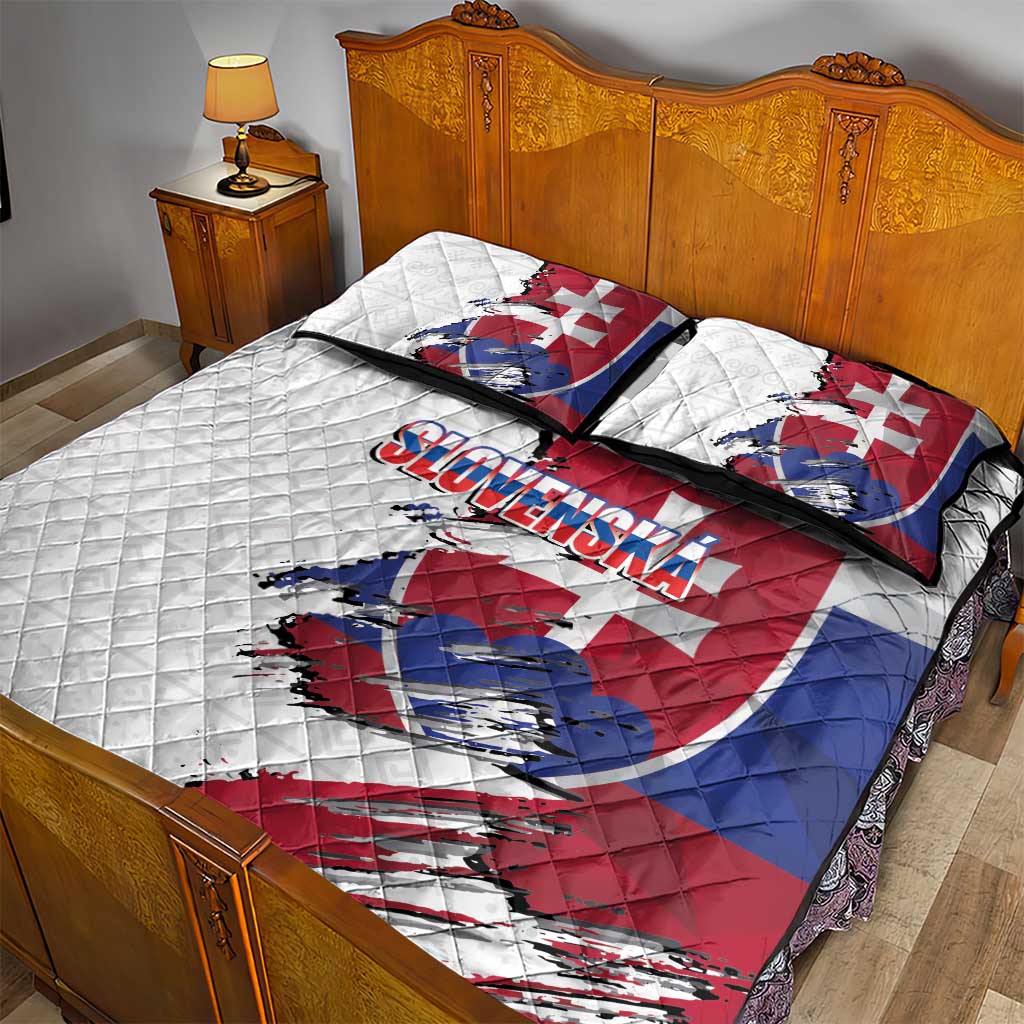 Slovakia Quilt Bed Set Flag Grunge Half Style with Slovak Pattern