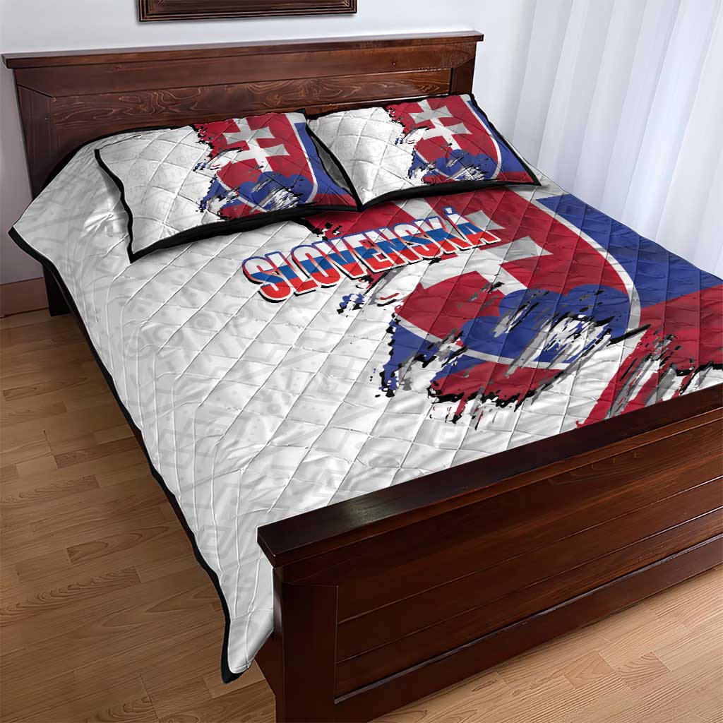 Slovakia Quilt Bed Set Flag Grunge Half Style with Slovak Pattern