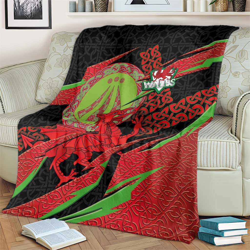 Welsh Celtic-Awen Blanket Wales Y Ddraig Goch with Celtic Knot Sporty - Wonder Print Shop
