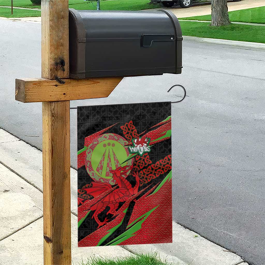 Welsh Celtic-Awen Garden Flag Wales Y Ddraig Goch with Celtic Knot Sporty - Wonder Print Shop