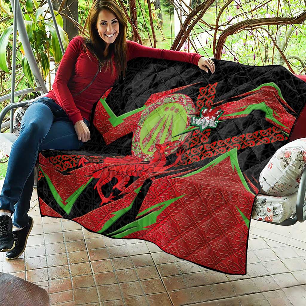 Welsh Celtic-Awen Quilt Wales Y Ddraig Goch with Celtic Knot Sporty - Wonder Print Shop