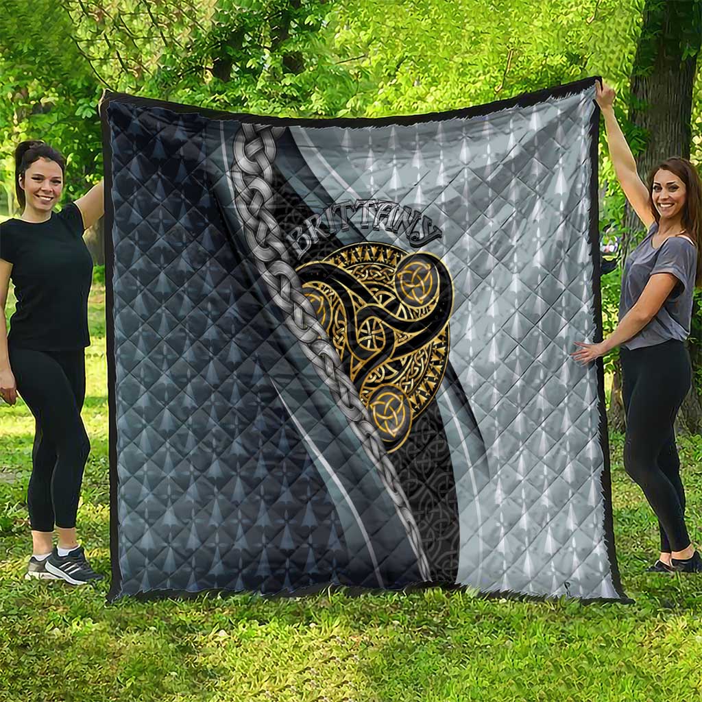 Brittany Triskele Celtic Quilt Silver and Gold Sporty Style - Wonder Print Shop