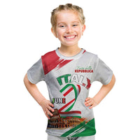 Italian National Day Kid T Shirt Festa della Repubblica-The Colosseum Grunge Style