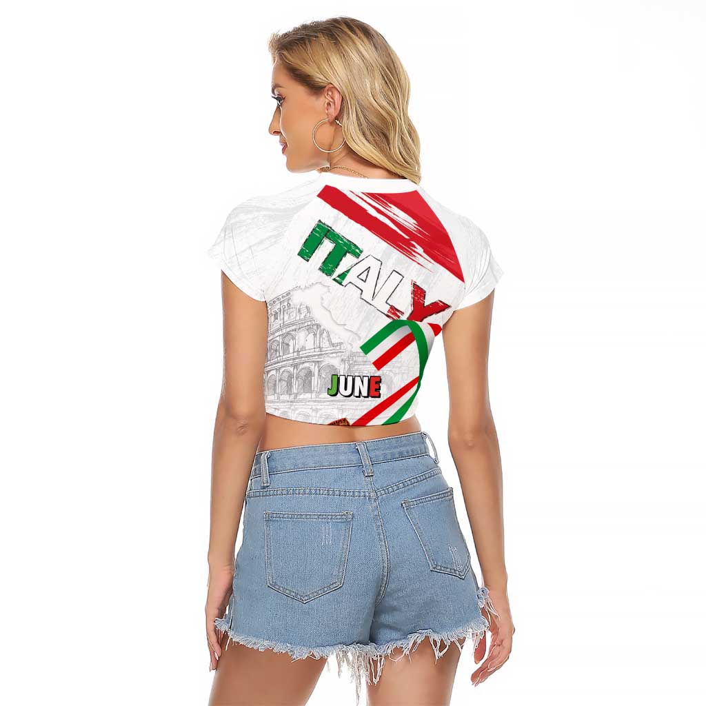 Italian National Day Raglan Cropped T Shirt Festa della Repubblica-The Colosseum Grunge Style