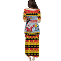 Deutschland Frohe Weihnachten Puletasi Funny Der Weihnachtsmann and Krampus Drink Beer Together - Wonder Print Shop