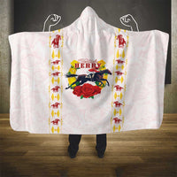 Kentucky Horse Racing Hooded Blanket Rose Floral