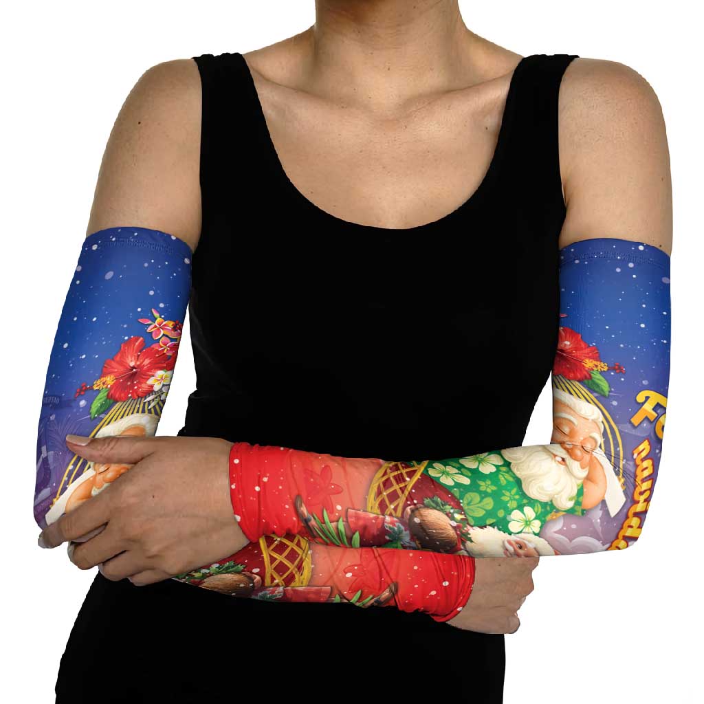 Dominican Republic Christmas Arm Sleeves Santa Relaxing On The Beach - Wonder Print Shop