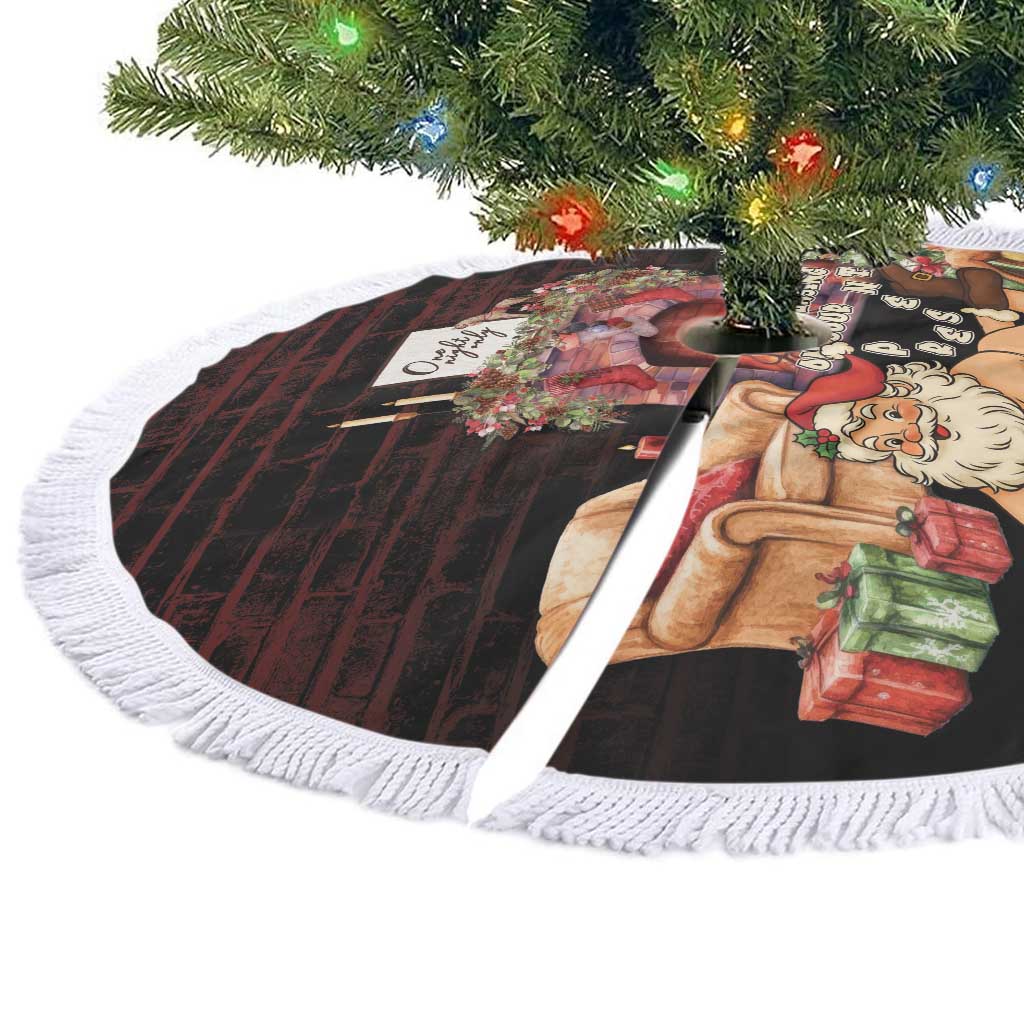 Funny Christmas Tree Skirt Naughty Santa Im Laying On Your Present - Wonder Print Shop