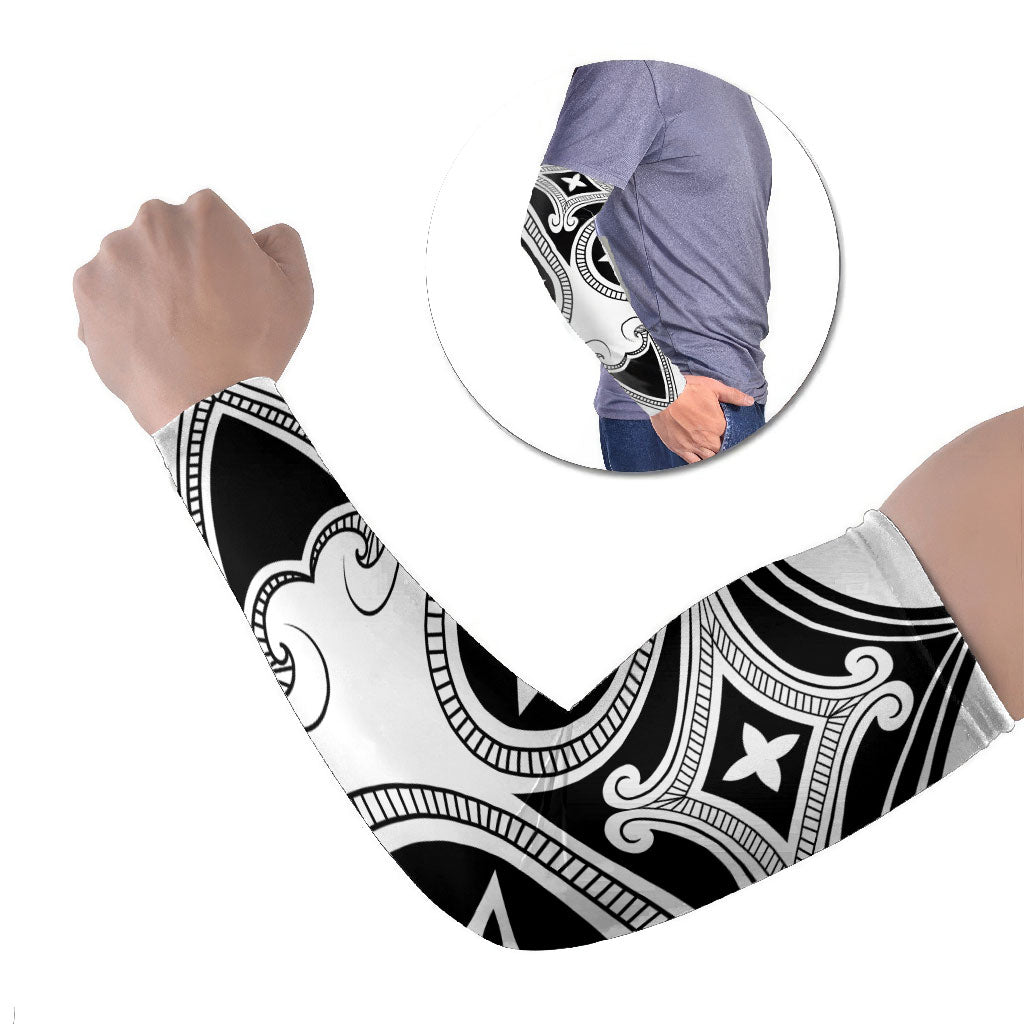 Japanese Indigenous Arm Sleeves Jomon Tribal Inspired White