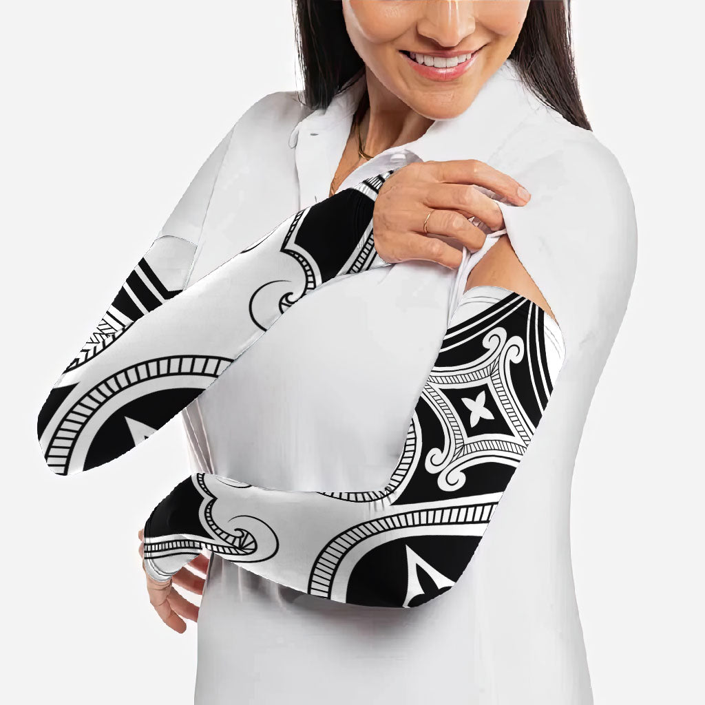 Japanese Indigenous Arm Sleeves Jomon Tribal Inspired White