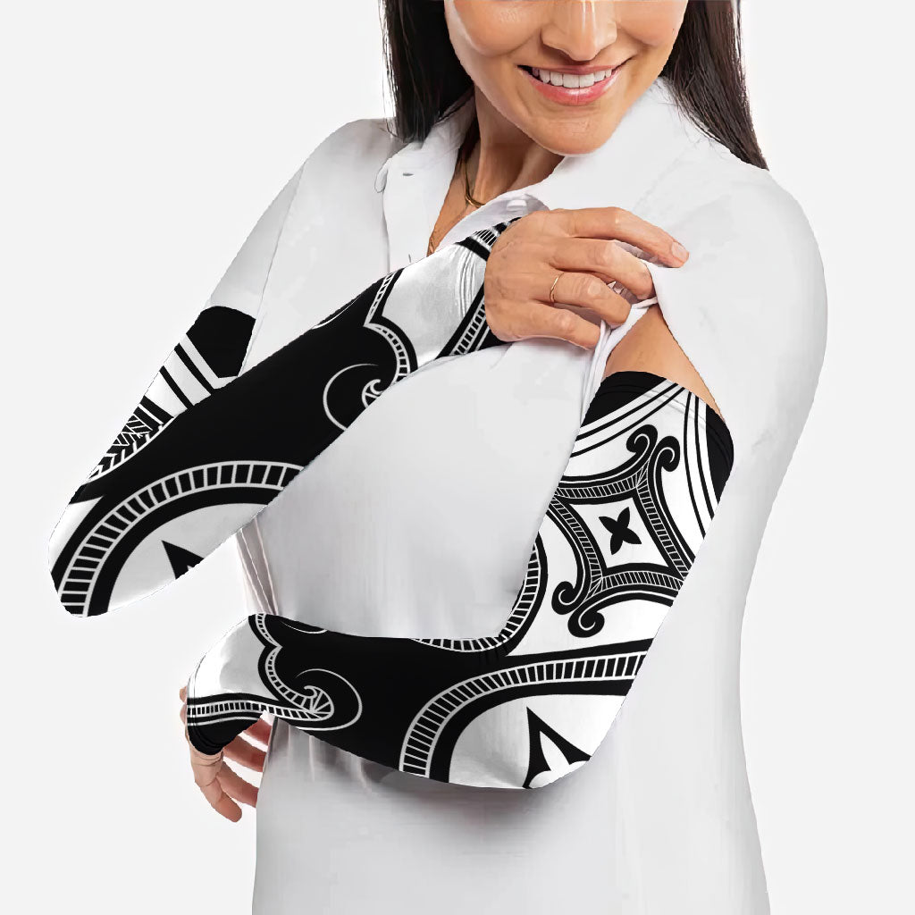 Japanese Indigenous Arm Sleeves Jomon Tribal Inspired Black