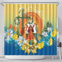 Sverige Glad Midsommar Shower Curtain Majstang Dancing