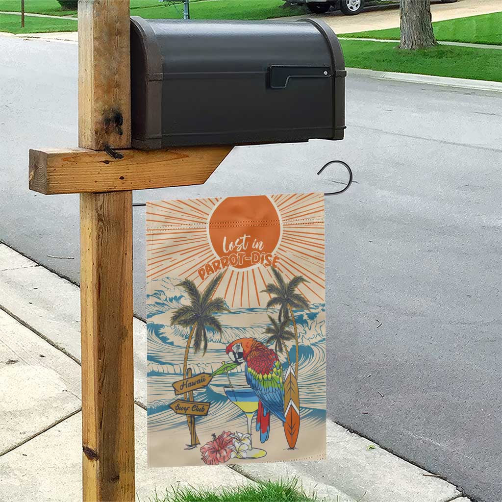 Christmas In July - Hawaii Retro Garden Flag Lost In Parrot-dise