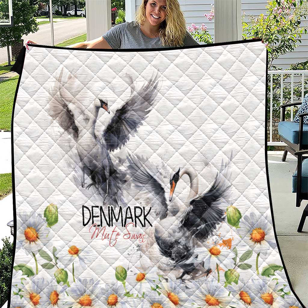 Denmark Mute Swan Quilt With Chamomile Daisy Flowers - Wonder Print Shop