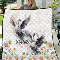 Denmark Mute Swan Quilt With Chamomile Daisy Flowers - Wonder Print Shop