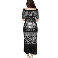 Personalized Flintshire Sir y Fflint Family Matching Puletasi and Hawaiian Shirt Black Four Choughs Celtic-inspired - Wonder Print Shop