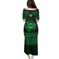 Personalized Flintshire Sir y Fflint Family Matching Puletasi and Hawaiian Shirt Green Four Choughs Celtic-inspired - Wonder Print Shop