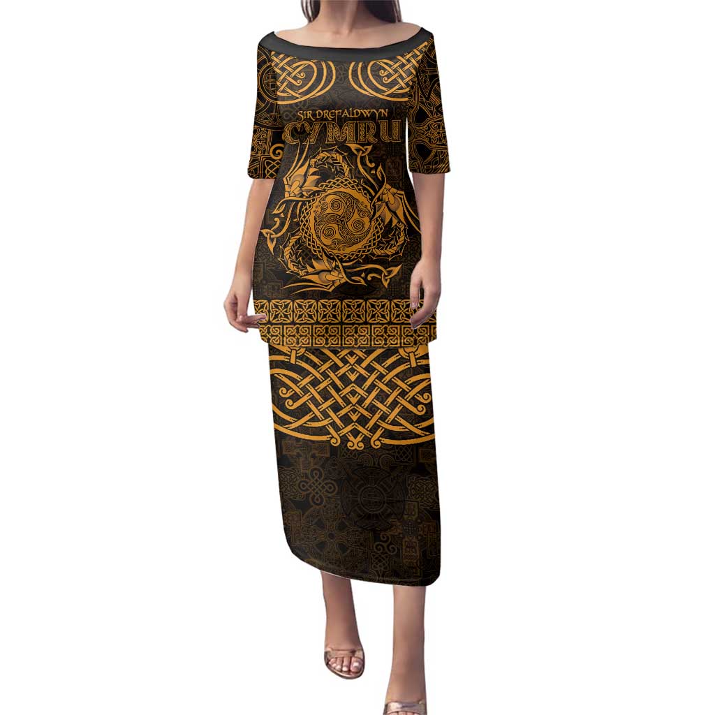 Personalized Montgomeryshire Sir Drefaldwyn Family Matching Puletasi and Hawaiian Shirt Gold Water Triskele Celtic-inspired - Wonder Print Shop