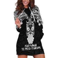 New Zealand Te Reo Maori Hoodie Dress Kia Kaha Maori Language Week Black Style - Wonder Print Shop