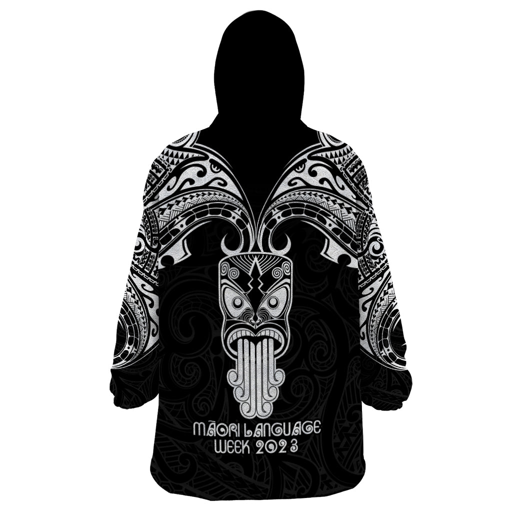 New Zealand Te Reo Maori Wearable Blanket Hoodie Kia Kaha Maori Language Week Black Style - Wonder Print Shop