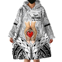 Polynesian Father's Day Gift For Dad Wearable Blanket Hoodie Super Father In The World - Black Polynesian Pattern - Wonder Print Shop