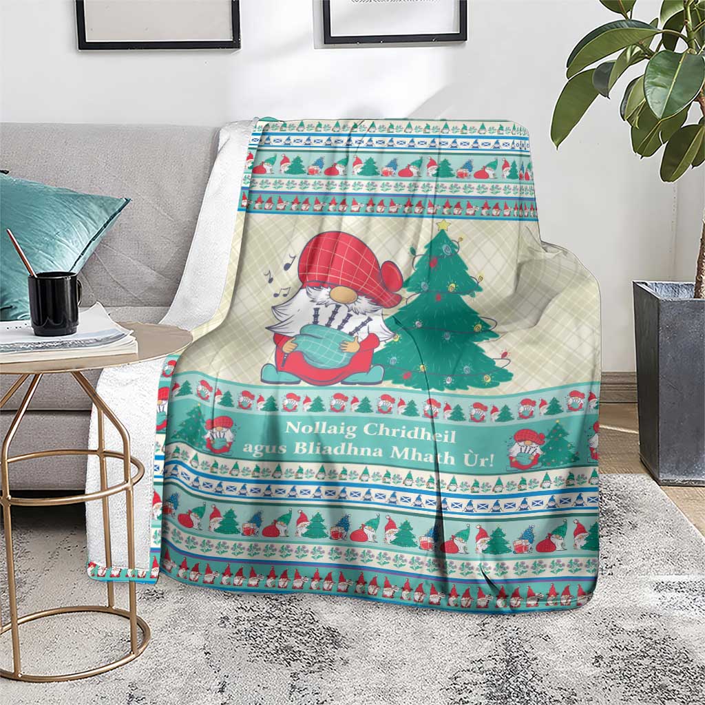 Gnome Bagpies Musical Blanket Nollaig Chridheil Scotland Christmas Pattern