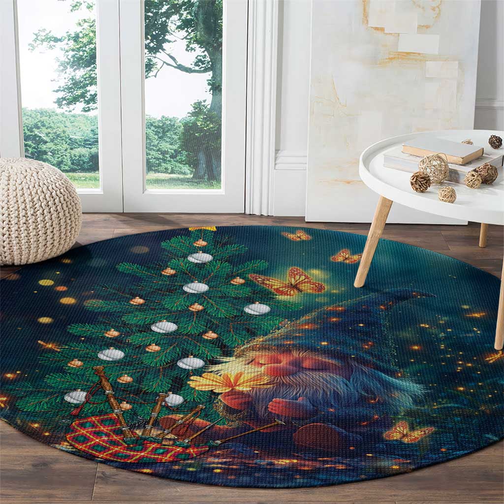 Nollaig Chridheil Scottish Gnome Round Carpet Bagpies Musical and Chirstmas Tree