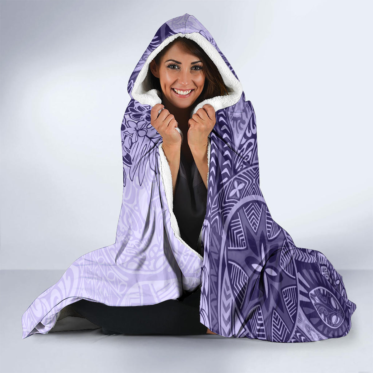 polynesia-hooded-blanket-hibiscus-and-hawaiian-tribal-tattoo-retro-style-violet-color