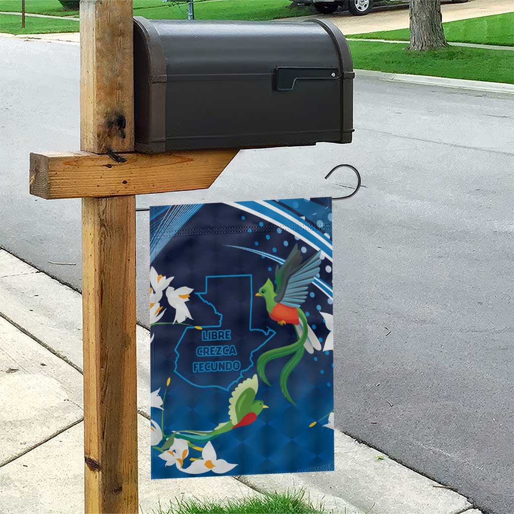 Guatemala Quetzal Bird Garden Flag Libre Crezca Fecundo