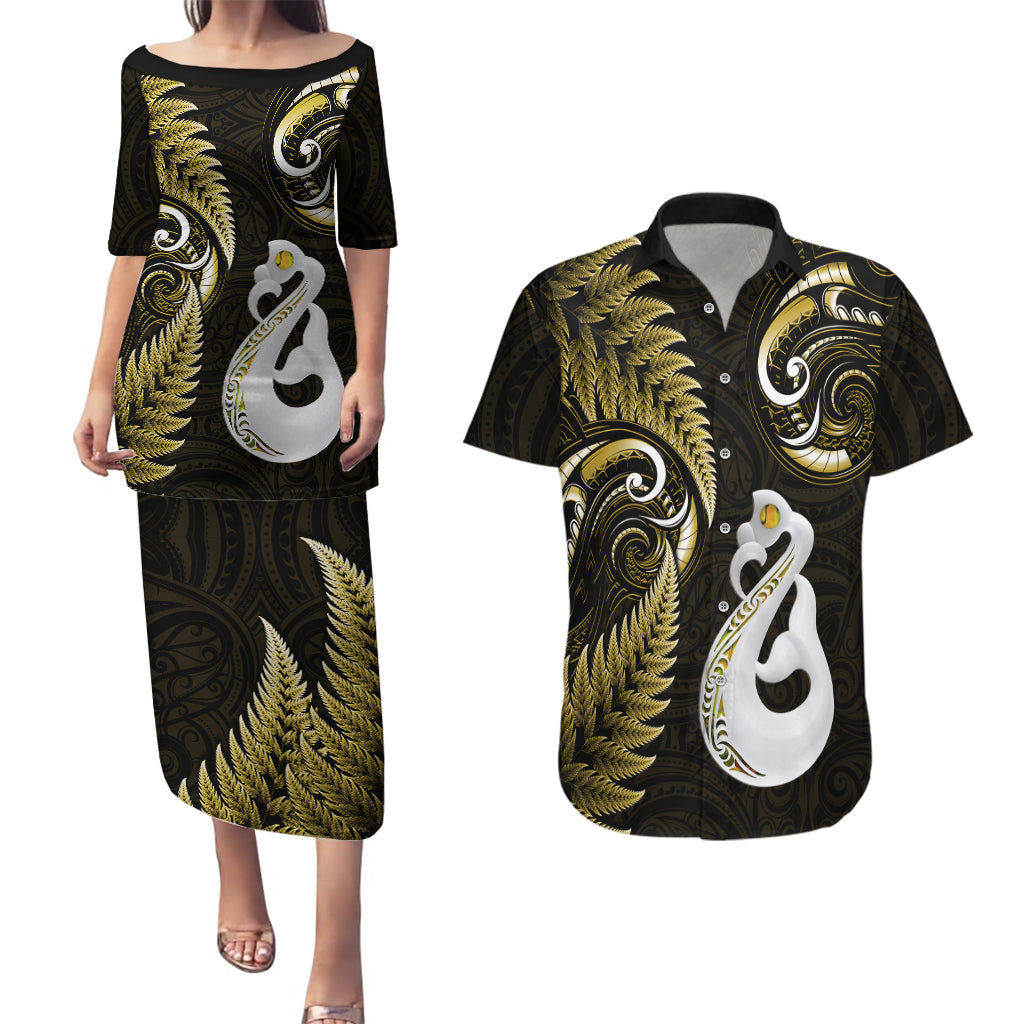 Personalised New Zealand Couples Puletasi Dress and Hawaiian Shirt Aotearoa Silver Fern With Manaia Maori Unique Gold - Wonder Print Shop