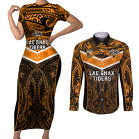 Custom Papua New Guinea Rugby Couples Matching Short Sleeve Bodycon Dress and Long Sleeve Button Shirts Lae Snax Tigers PNG Polynesian Pattern - Wonder Print Shop