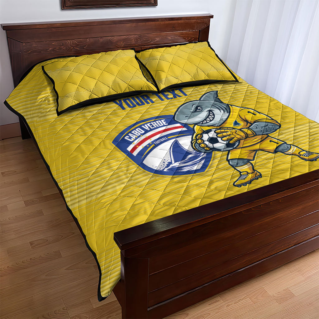 Cabo Verde Football 2026 Custom Quilt Bed Set Tubaroes Azuis Goalkeeper Yellow Jersey