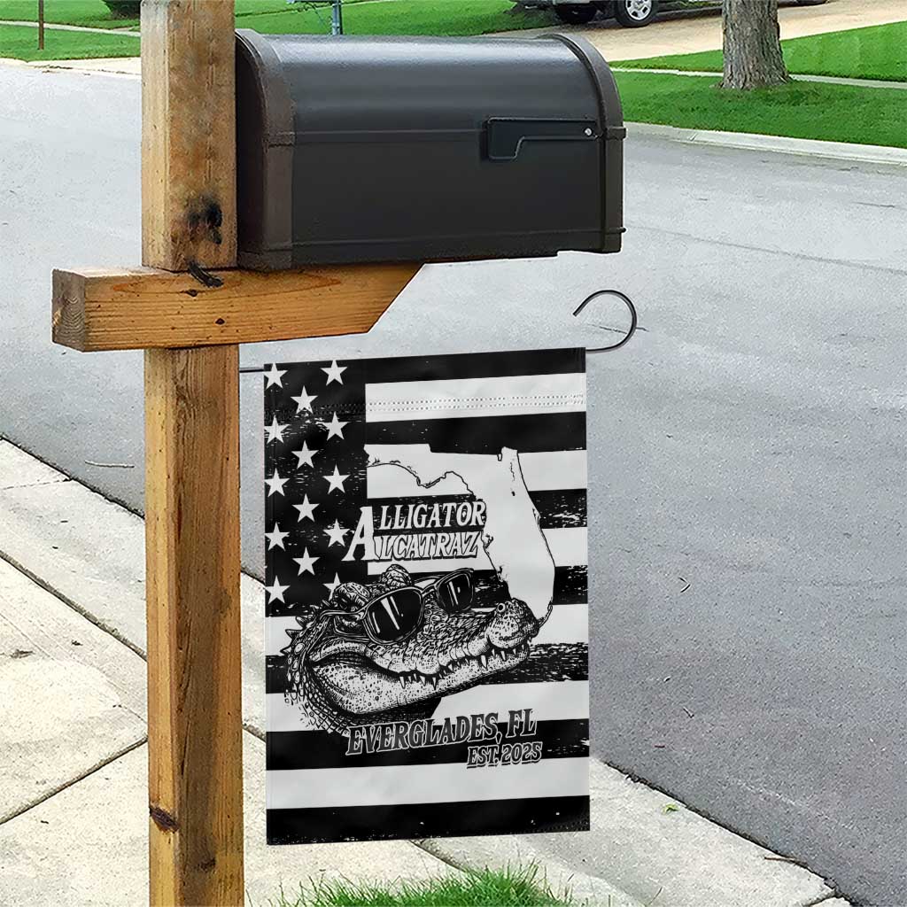 Alligator Alcatraz Garden Flag Cool Gator Everglades USA Grunge Flag - Wonder Print Shop