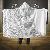 personalised-samoa-white-sunday-hooded-blanket-manuia-le-aso-sa-o-tamaiti-polynesian-plumeria