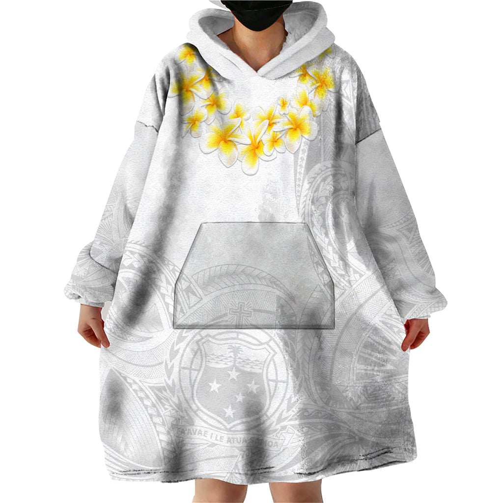 Personalised Samoa White Sunday Wearable Blanket Hoodie Lotu Tamaiti 2023 With Coat Of Arms - Wonder Print Shop
