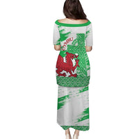 Grunge Green Wales Puletasi Celtic Cross Welsh Red Dragon - Wonder Print Shop