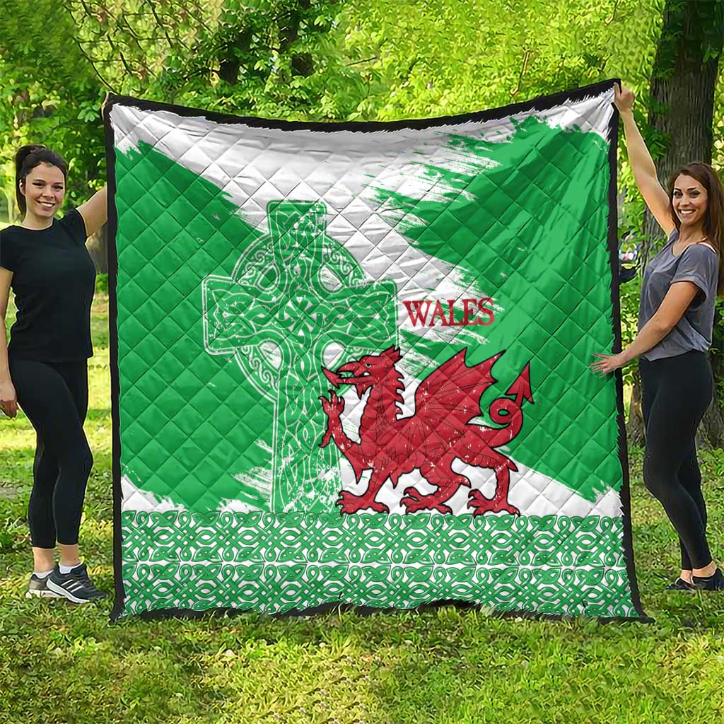Grunge Green Wales Quilt Celtic Cross Welsh Red Dragon - Wonder Print Shop