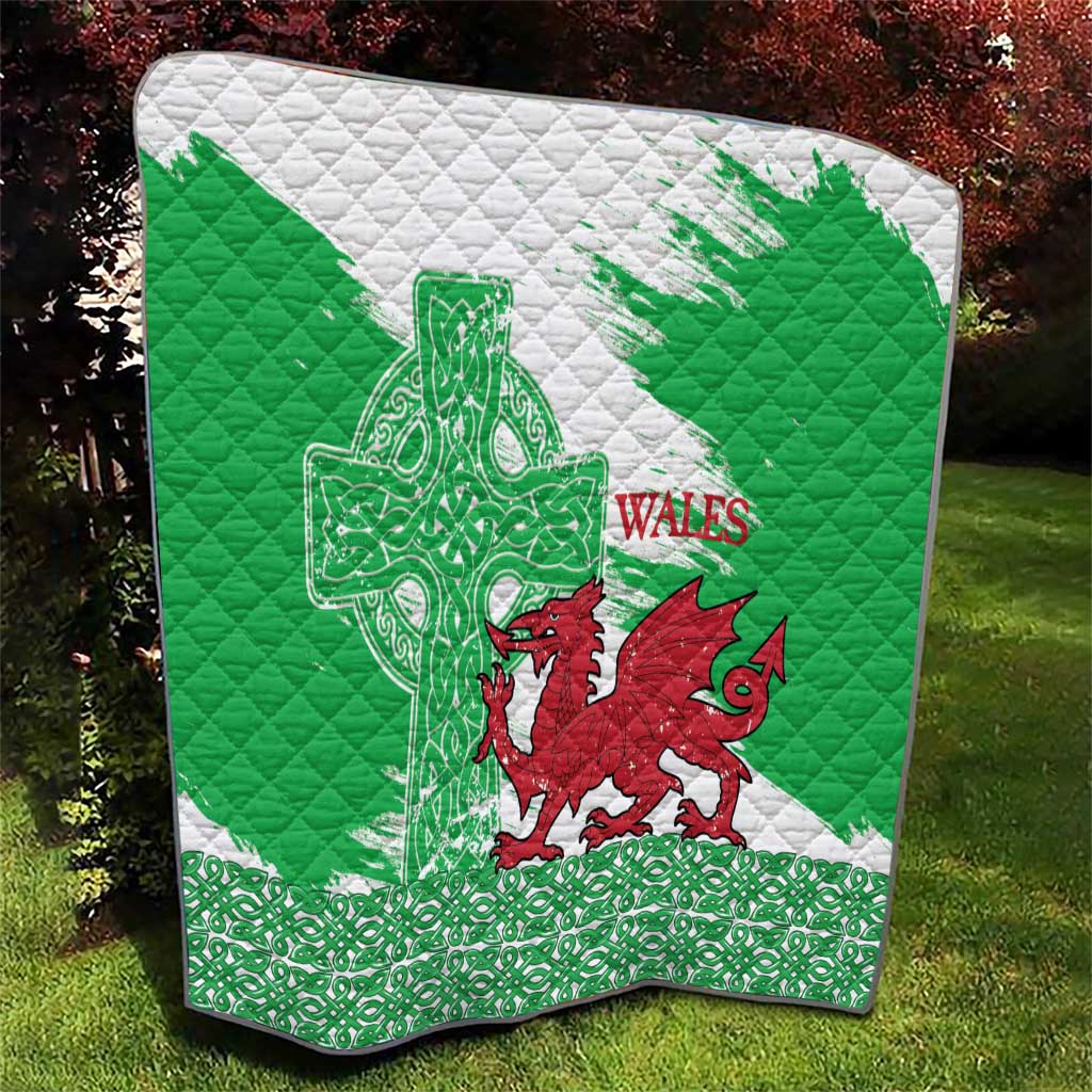 Grunge Green Wales Quilt Celtic Cross Welsh Red Dragon - Wonder Print Shop