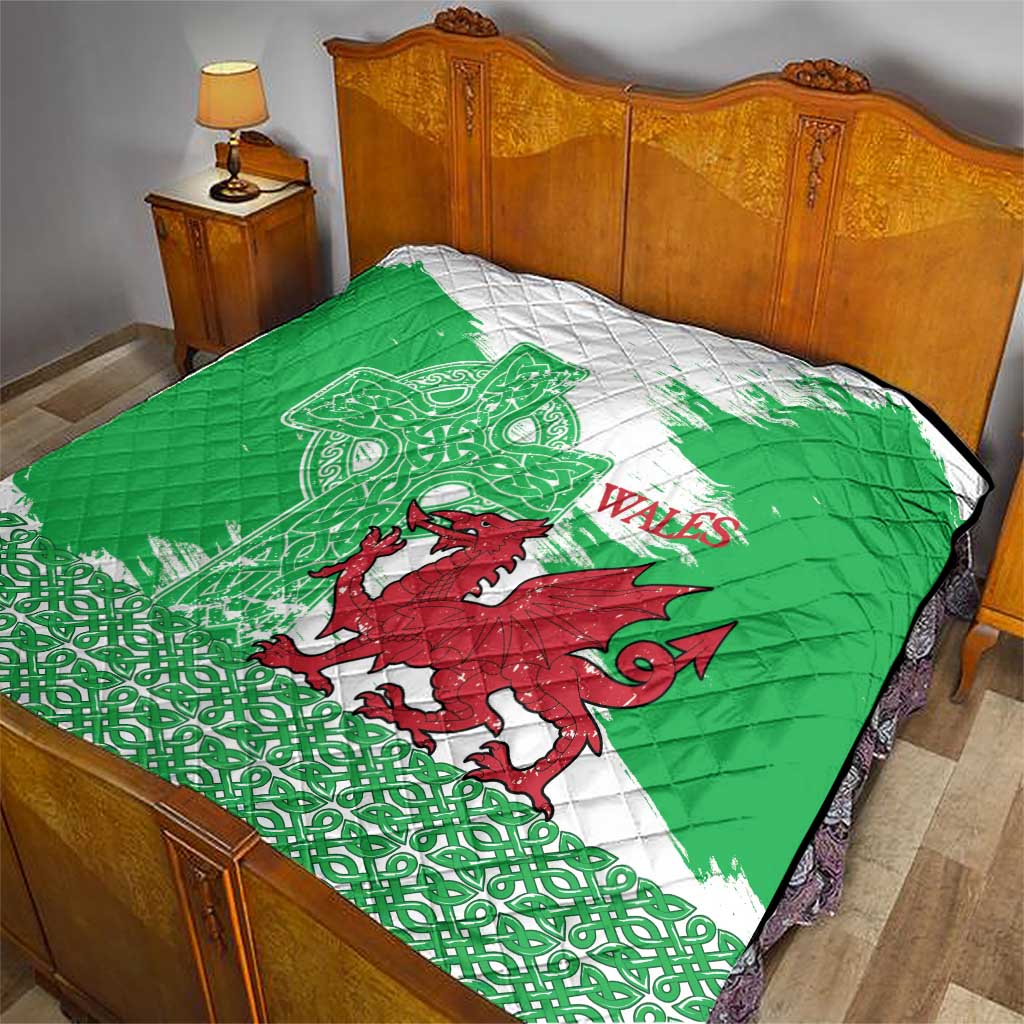 Grunge Green Wales Quilt Celtic Cross Welsh Red Dragon - Wonder Print Shop