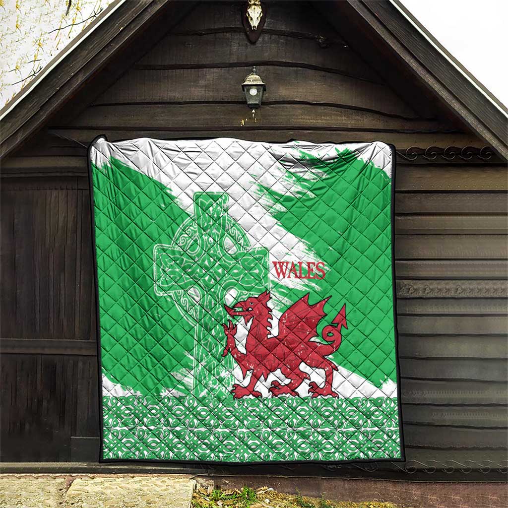 Grunge Green Wales Quilt Celtic Cross Welsh Red Dragon - Wonder Print Shop