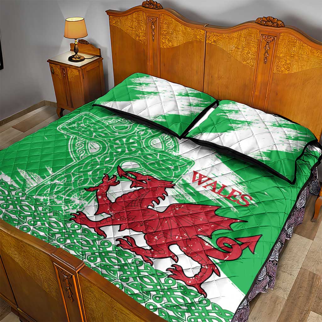 Grunge Green Wales Quilt Bed Set Celtic Cross Welsh Red Dragon - Wonder Print Shop