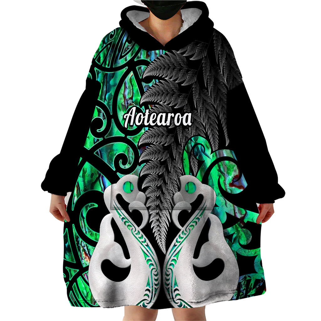 Personalised New Zealand Wearable Blanket Hoodie Te Manaia Mangopare Maori And Fern Green Style - Wonder Print Shop