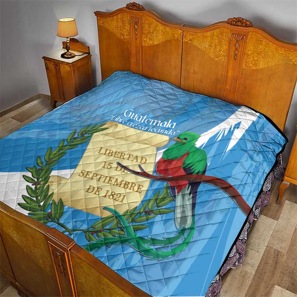 Guatemala Independence Day Quilt Coat Of Arms With Resplendent Quetzal Grunge Style - Wonder Print Shop
