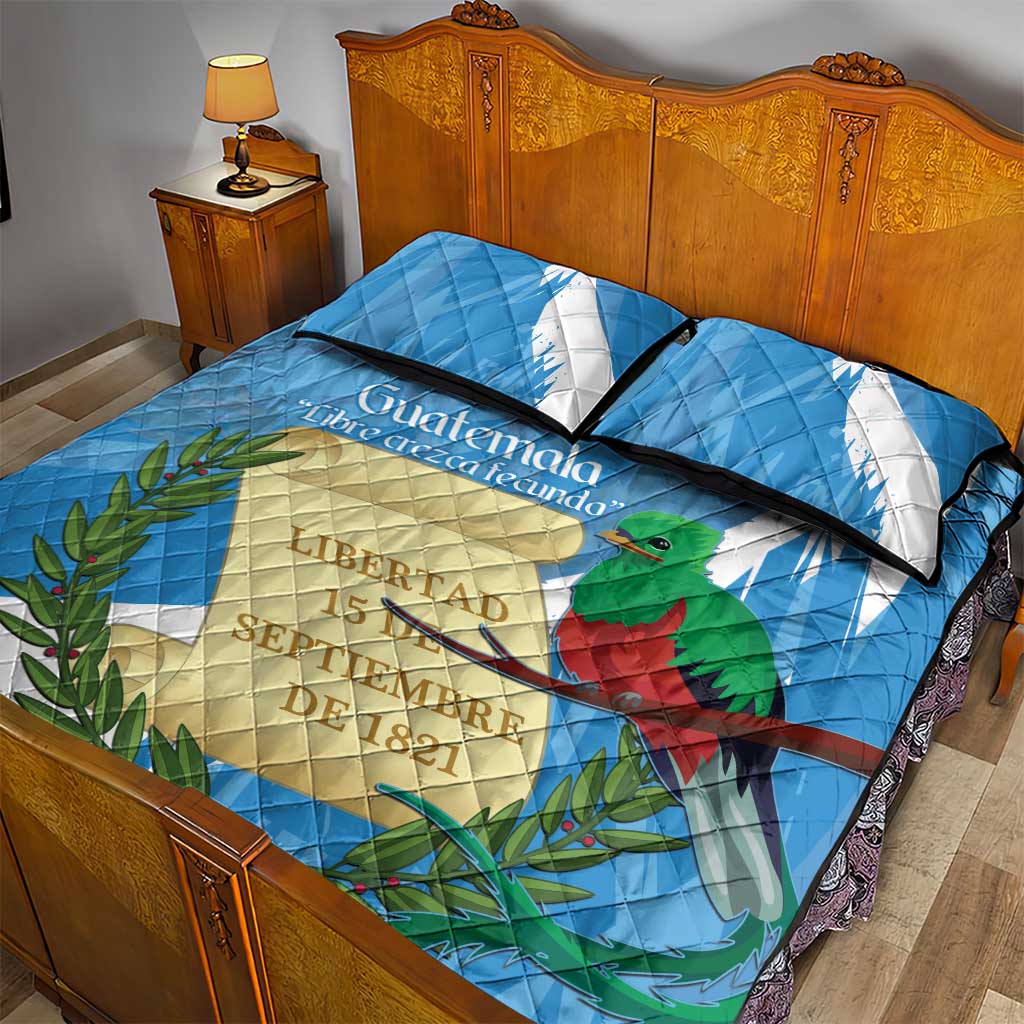 Guatemala Independence Day Quilt Bed Set Coat Of Arms With Resplendent Quetzal Grunge Style - Wonder Print Shop