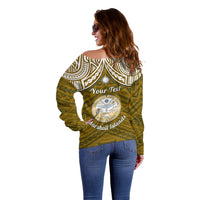 Personalised Marshall Islands Off Shoulder Sweater Gold Polynesian Tribal Mix Coat Of Arms - Wonder Print Shop