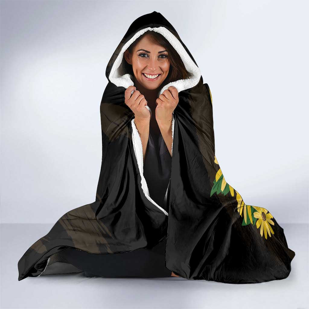 Personalized Preakness Horse Racing Hooded Blanket Horseshoe With Black-Eyed Susans